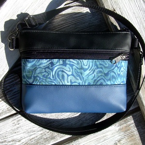 AKCIÓ!-KÉSZLETEN!-MINI CITY BAG/ÖVTÁSKA : Variációk batikra feketével és kékkel 3. - táska & tok - övtáska - Meska.hu AKCIÓ!-KÉSZLETEN!-MINI CITY BAG/ÖVTÁSKA : Variációk batikra feketével és kékkel 3. - táska & tok - övtáska - Meska.hu