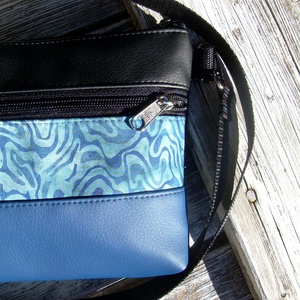 AKCIÓ!-KÉSZLETEN!-MINI CITY BAG/ÖVTÁSKA : Variációk batikra feketével és kékkel 3. - táska & tok - övtáska - Meska.hu AKCIÓ!-KÉSZLETEN!-MINI CITY BAG/ÖVTÁSKA : Variációk batikra feketével és kékkel 3. - táska & tok - övtáska - Meska.hu