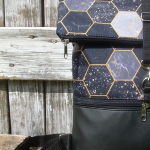VÍZÁLLÓ ROLL TOP CITY BAG : Variációk kaptár mintára - táska & tok - hátizsák - roll top hátizsák - Meska.hu