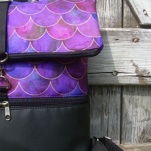 VÍZÁLLÓ ROLL TOP CITY BAG : Variációk feketére és lilára - táska & tok - hátizsák - roll top hátizsák - Meska.hu