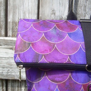 VÍZÁLLÓ ROLL TOP CITY BAG : Variációk feketére és lilára - táska & tok - hátizsák - roll top hátizsák - Meska.hu