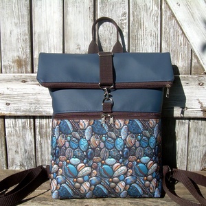  VÍZÁLLÓ ROLL TOP CITY BAG : Variációk kék bőrre és színes kavicsokra, Táska & Tok, Hátizsák, Roll top hátizsák, Varrás, Bőrművesség, MESKA