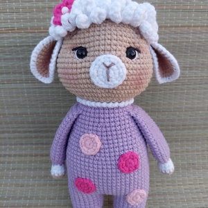 Horgolt pizsamás bárány - amigurumi, Játék & Sport, Plüssállat & Játékfigura, Plüss bárány, Horgolás, Baba-és bábkészítés, MESKA