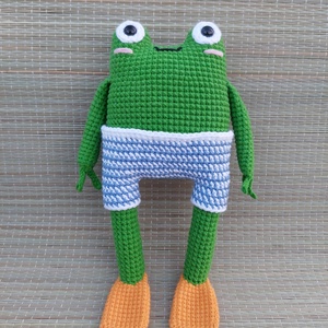 Horgolt gatyás béka - amigurumi - játék & sport - plüssállat & játékfigura - béka - Meska.hu