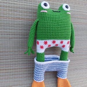 Horgolt gatyás béka - amigurumi - játék & sport - plüssállat & játékfigura - béka - Meska.hu