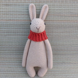 Horgolt hosszúkarú nyuszi - amigurumi, Játék & Sport, Plüssállat & Játékfigura, Nyuszi, Horgolás, Baba-és bábkészítés, MESKA