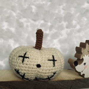 Amigurumi tök dekoráció  őszi, halloweeni kézműves dísz - kellékek & szerszámok - dekorációs kellékek - őszi dekor - őszi dekortök - Meska.hu