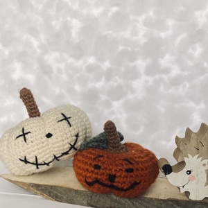 Amigurumi tök dekoráció  őszi, halloweeni kézműves dísz - kellékek & szerszámok - dekorációs kellékek - őszi dekor - őszi dekortök - Meska.hu
