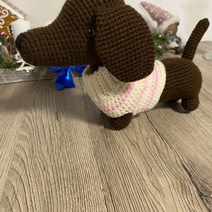 Horgolt tacskó - játék & sport - plüssállat & játékfigura - kutya - Meska.hu