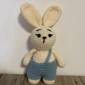 Nyuszi kantárnadrágban - játék & sport - plüssállat & játékfigura - nyuszi - Meska.hu