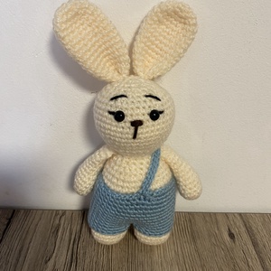 Nyuszi kantárnadrágban, Játék & Sport, Plüssállat & Játékfigura, Nyuszi, Horgolás, MESKA