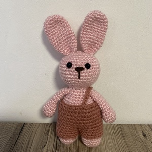 Nyuszi kantárnadrágban - játék & sport - plüssállat & játékfigura - nyuszi - Meska.hu