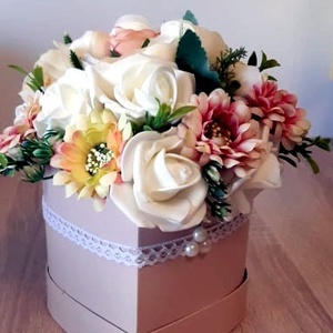 Elegáns box virágcsokorral - otthon & lakás - dekoráció - asztaldísz - Meska.hu Elegáns box virágcsokorral - otthon & lakás - dekoráció - asztaldísz - Meska.hu