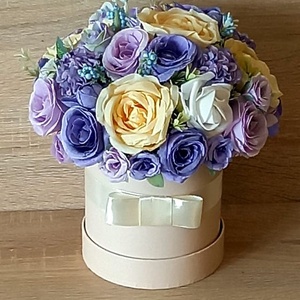 Elegáns box virágcsokorral - Meska.hu