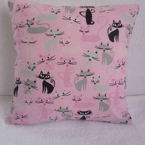 Bájos Cicás párna (40 x 40 cm ), Baba - mama, Babaszoba dekoráció, Gyerek díszpárna, Varrás, MESKA