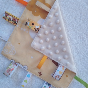 Nyuszis baba készség fejlesztő címkekendő, alvópárna - játék & sport - 3 éves kor alattiaknak - alvóka & rongyi - Meska.hu