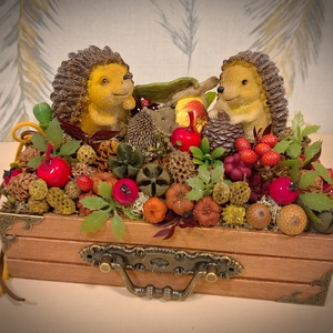 Almát szüretelő süncsalád - Meska.hu