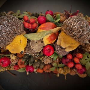 Almát szüretelő süncsalád - otthon & életmód - dekoráció - asztal és polc dekoráció - asztaldísz - Meska.hu