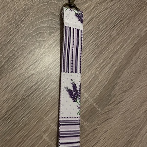 Kulcstartó levendulás mintával - táska & tok - kulcstartó & táskadísz - kulcstartó - Meska.hu