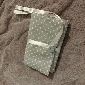 Vászon könyvborító szürke-fehér pöttyös, Könyv & Zene, Könyvtok, Varrás, MESKA