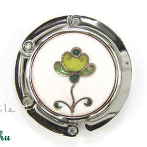 Virágos tűzzománc táskatartó (fehér-zöld) - táska & tok - kulcstartó & táskadísz - táskaakasztó - Meska.hu