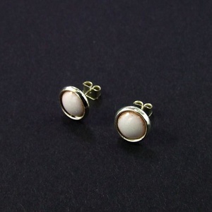 Kicsi fehér tűzzománc bedugós fülbevaló - ékszer - fülbevaló - pötty fülbevaló - Meska.hu