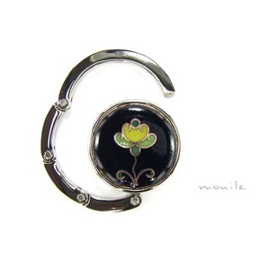 Virágos fekete-zöld tűzzománc táskatartó - táska & tok - kulcstartó & táskadísz - táskaakasztó - Meska.hu