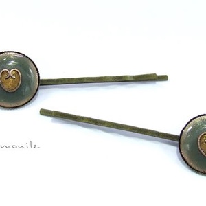 Szíves pisztáciazöld tűzzománc hajcsat - ruha & divat - hajdísz & hajcsat - hajcsat & hajtű - Meska.hu