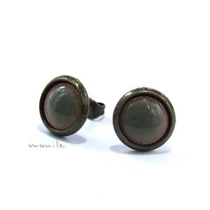 Kicsi pisztáciazöld tűzzománc bedugós fülbevaló, Ékszer, Fülbevaló, Pötty fülbevaló, Ékszerkészítés, Tűzzománc, MESKA