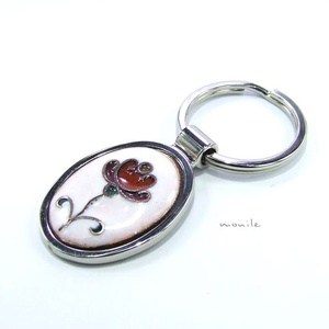 Virágos fehér-piros tűzzománc kulcstartó - táska & tok - kulcstartó & táskadísz - kulcstartó - Meska.hu