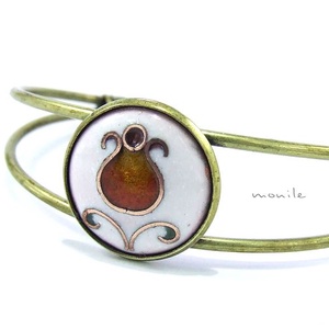 Virágos fehér-narancs tűzzománc karperec - ékszer - karkötő - karperec - Meska.hu