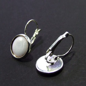 Fehér tűzzománc fülbevaló - ékszer - fülbevaló - lógós kerek fülbevaló - Meska.hu