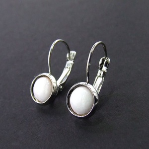 Kicsi hófehér tűzzománc fülbevaló, Ékszer, Fülbevaló, Lógós kerek fülbevaló, Ékszerkészítés, Tűzzománc, MESKA