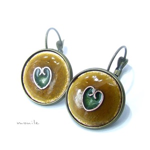 Szives mustársárga-zöld tűzzománc fülbevaló - ékszer - fülbevaló - lógó fülbevaló - Meska.hu