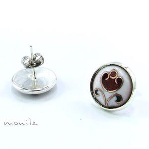 Virágos fehér-piros tűzzománc bedugós fülbevaló - ékszer - fülbevaló - Meska.hu