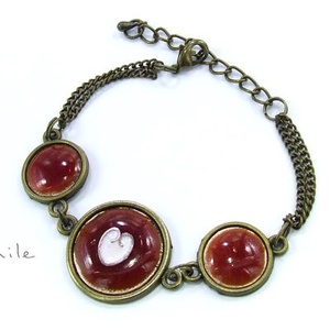 Szíves bordó-fehér tűzzománc karkötő -  - Meska.hu