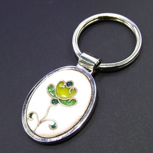 Virágos fehér-zöld tűzzománc kulcstartó - táska & tok - kulcstartó & táskadísz - Meska.hu