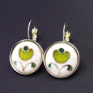 Virágos fehér-zöld tűzzománc fülbevaló - ékszer - fülbevaló - lógó fülbevaló - Meska.hu