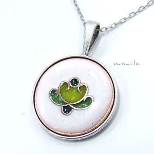 Virágos fehér-zöld tűzzománc nyaklánc - ékszer - nyaklánc - medálos nyaklánc - Meska.hu