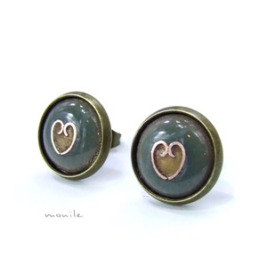 Bedugós tűzzománc fülbevaló - szíves pisztáciazöld - ékszer - fülbevaló - pötty fülbevaló - Meska.hu