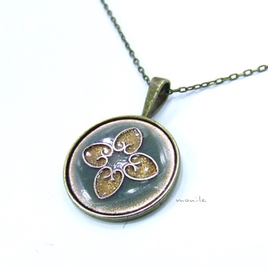 Pisztáciazöld tűzzománc nyaklánc - ékszer - nyaklánc - medálos nyaklánc - Meska.hu