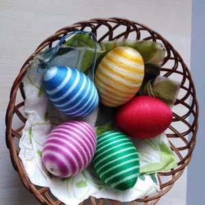 Hímzőfonallal díszített tojások - otthon & életmód - dekoráció - asztal és polc dekoráció - asztaldísz - Meska.hu