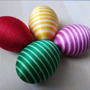 Hímzőfonallal díszített tojások - otthon & életmód - dekoráció - asztal és polc dekoráció - asztaldísz - Meska.hu