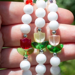Tulipános ásványkarkötők, Ékszer, Karkötő, Charm karkötő, Gyöngyfűzés, gyöngyhímzés, MESKA