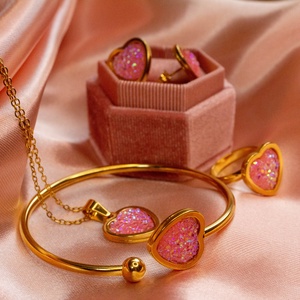 Róza szivecskés szett - ékszer - ékszerszett - Meska.hu