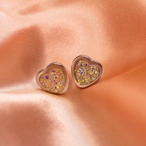 Szivecskés fülbevalók - ékszer - fülbevaló - pötty fülbevaló - Meska.hu