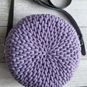 Lavanda horgolt macaron crossbody táska - táska & tok - kézitáska & válltáska - vállon átvethető táska - Meska.hu