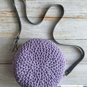 Lavanda horgolt macaron crossbody táska - táska & tok - kézitáska & válltáska - vállon átvethető táska - Meska.hu