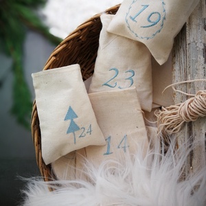 Adventi kalendárium szett, géppel hímzett kék számokkal - 24 darabos szett, Karácsony, Adventi díszek, Adventi naptár, Varrás, Hímzés, MESKA