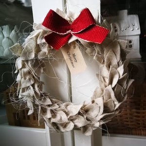 Natúr skandináv karácsonyi kopogtató filc levelekből - karácsony - karácsonyi lakásdekoráció - karácsonyi ajtódíszek - Meska.hu